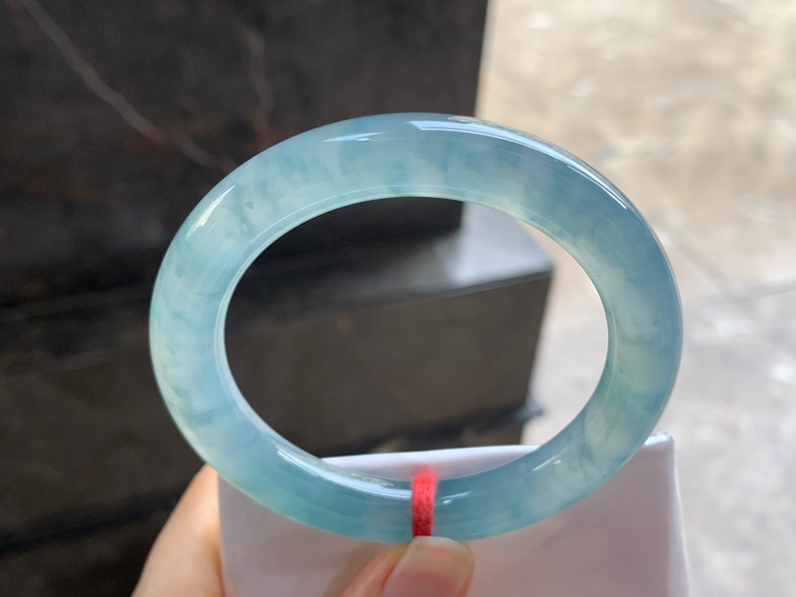 54.5-10.2

冰蓝圆条手镯^_^鲜艳