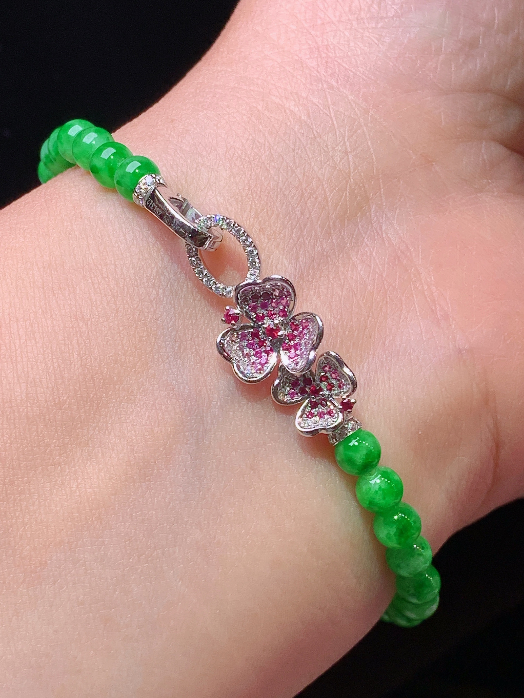 18k金钻镶嵌满绿圆珠手链 玉质细腻 色泽艳丽清新 水润亮眼 整体尺寸4.2