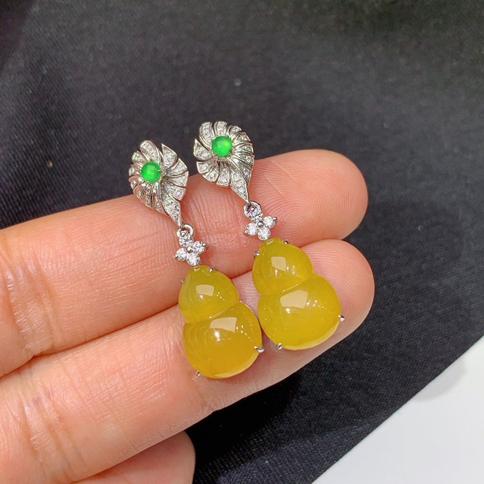 冰黄翡葫芦耳坠，18k金镶嵌，简约时尚，冰润鲜艳，种水足，Jz 尺寸12.3*8.6*3.3