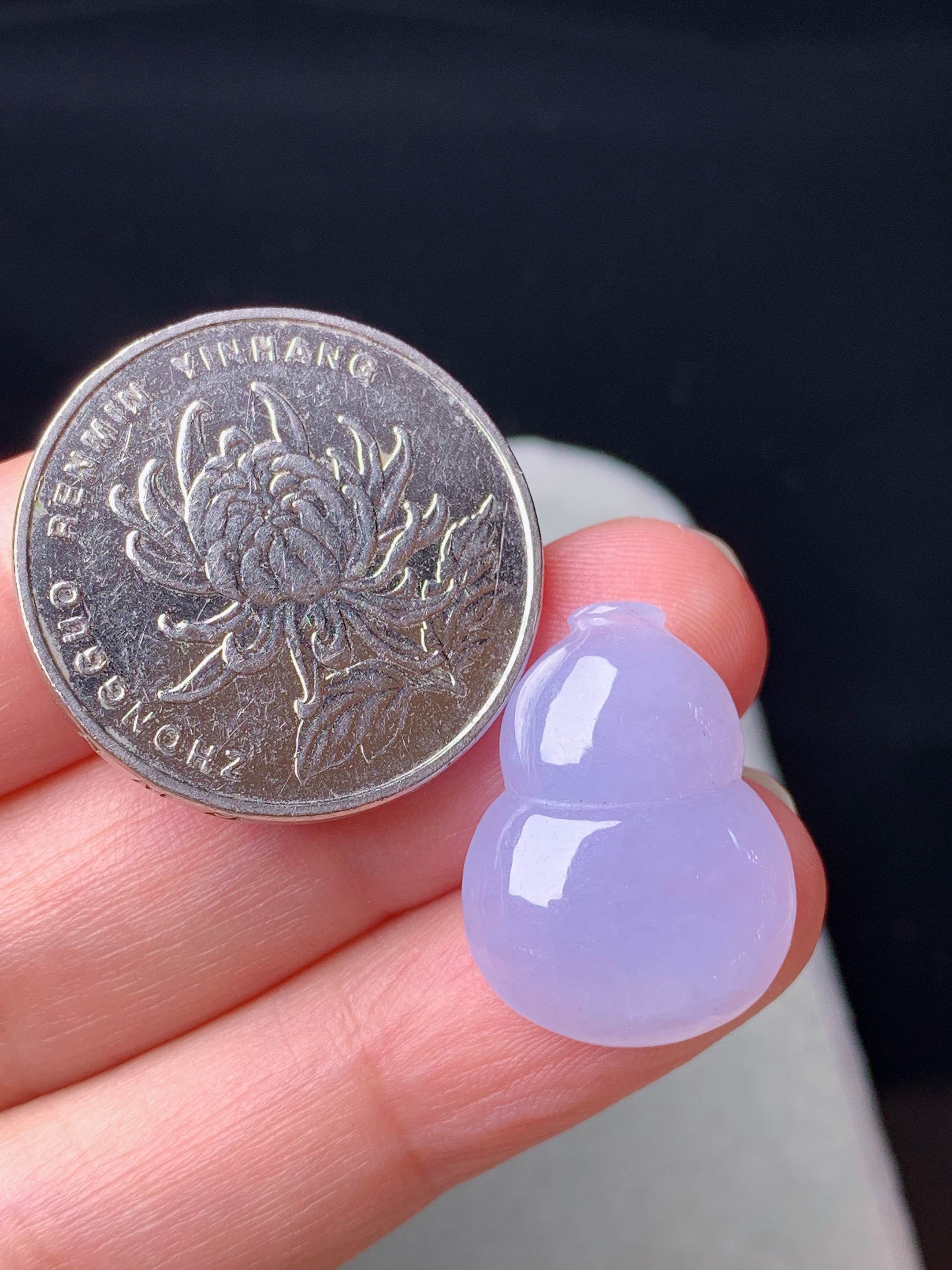 镶嵌款 紫罗兰葫芦吊坠 玉质细腻 色泽艳丽清新 水润亮眼 整体尺寸20.6*15.5*5.2t5