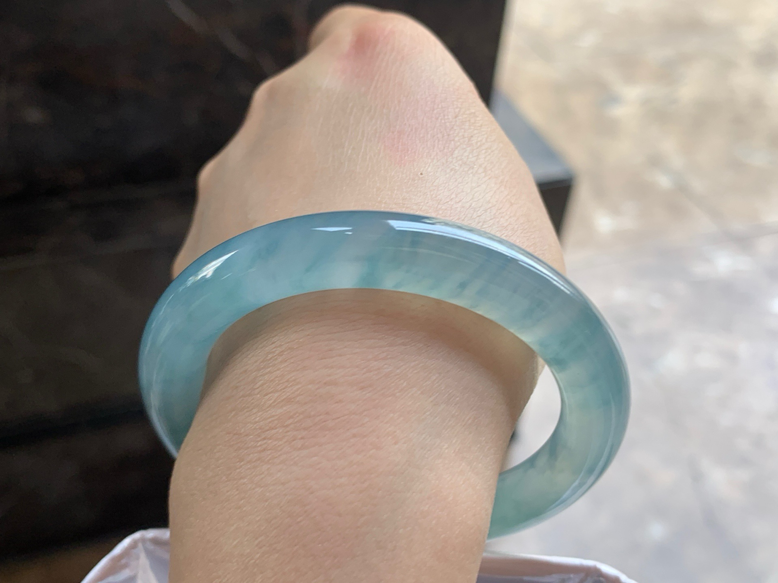 54.5-10.2

冰蓝圆条手镯^_^鲜艳