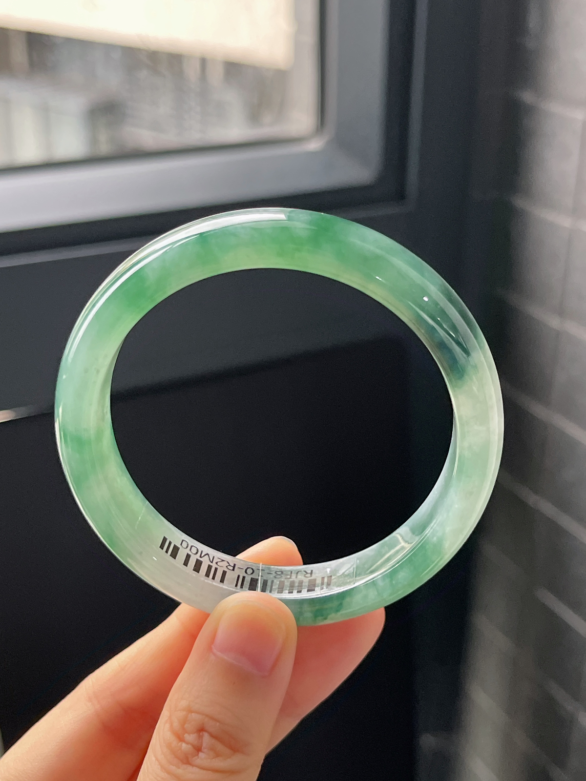 正圈55.8圈口，翡翠冰糯种飘绿手镯