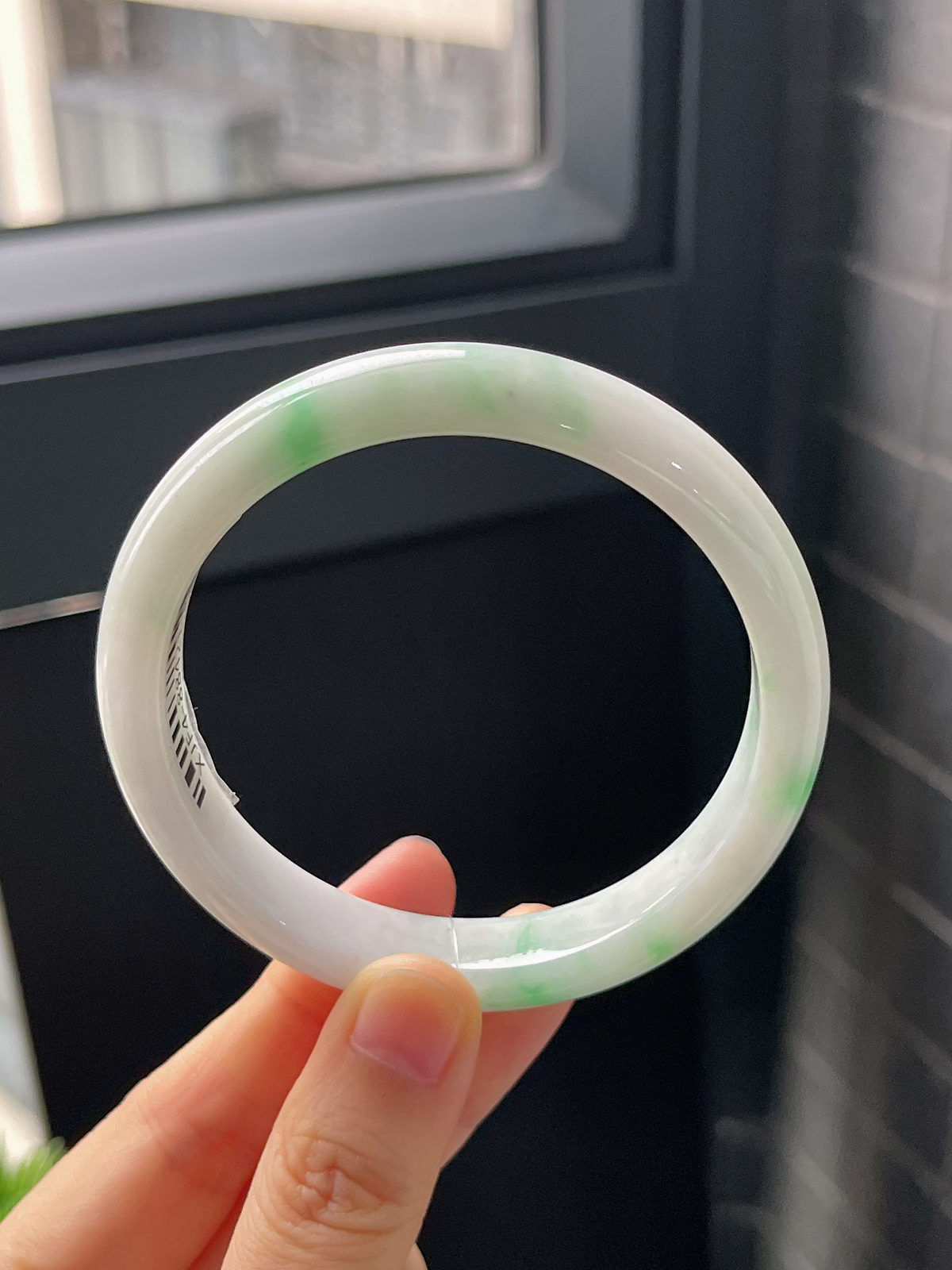 正圈59圈口，翡翠糯化种飘绿白底青手镯