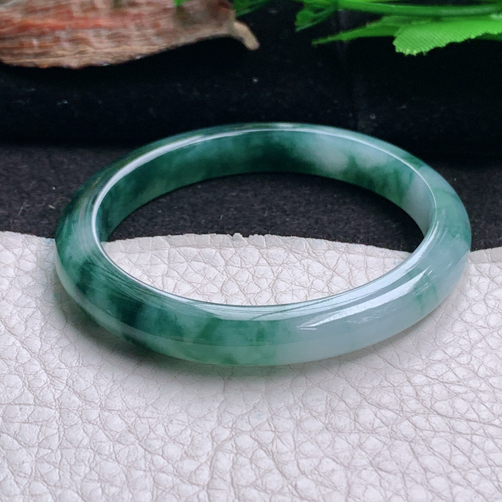 js小圈口53*46.3*8*6.4贵妃镯 天然翡翠a货手镯冰飘花秀气蛋形玉镯子