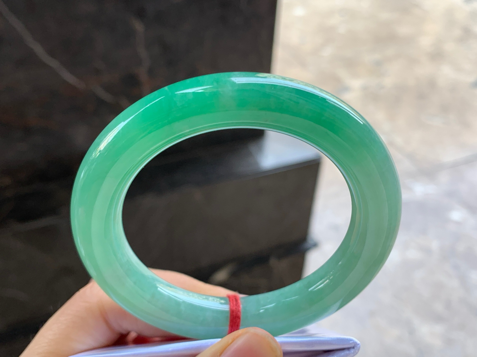 56.5-11.6

绿色圆条手镯^_^鲜艳 浓郁