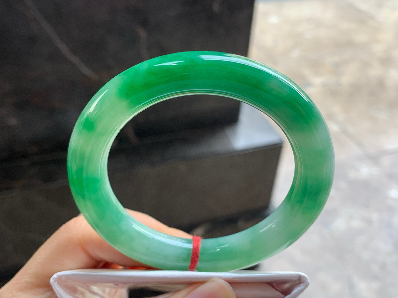 55-11

阳绿色圆条手镯^_^鲜艳