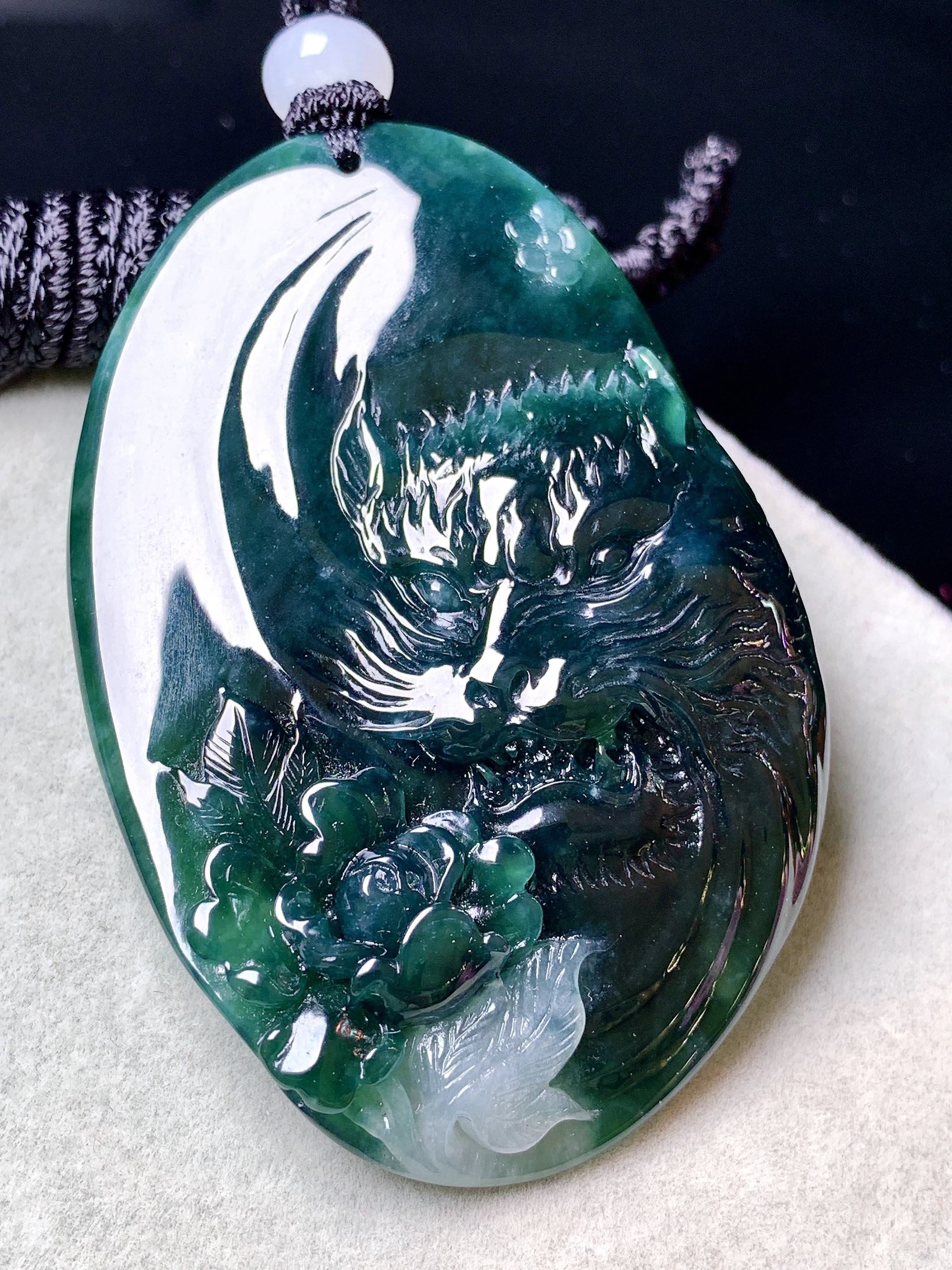 墨翡狮子头吊坠 玉质细腻 色泽艳丽清新 水润亮眼 整体尺寸57.3*38.5*10L1