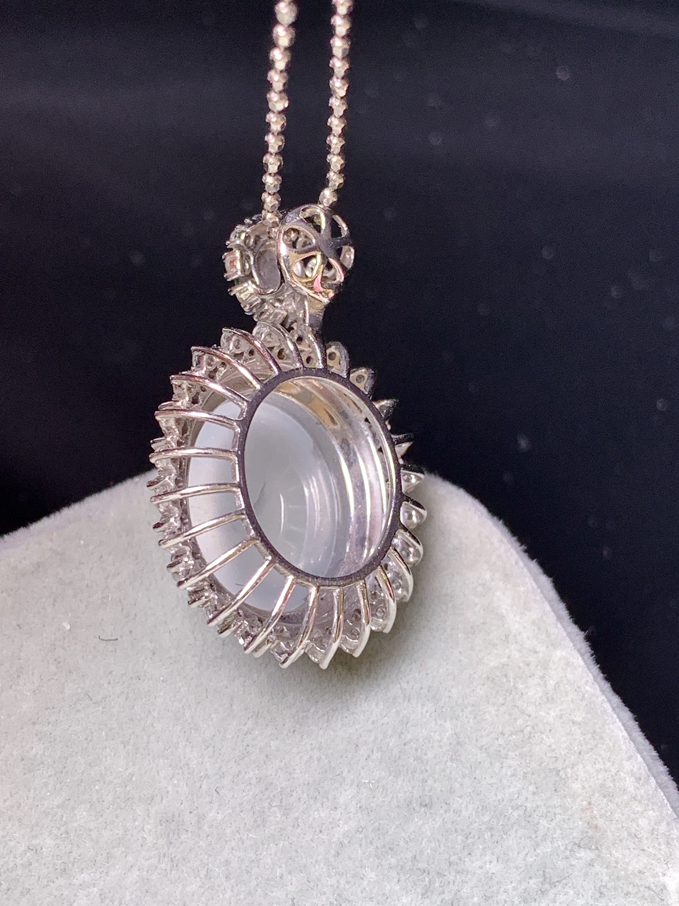 18k金钻镶嵌冰种蛋面吊坠 玉质细腻 色泽艳丽清新 水润亮眼 整体尺寸24.5*16.2*10m5