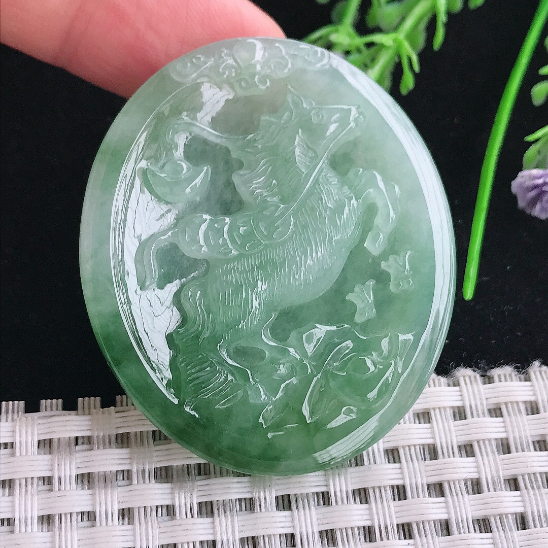 实拍A货翡翠47.3/40.6/5.7老坑冰胶水灵冰晴绿生肖马吊坠翡翠玉挂件马上有钱