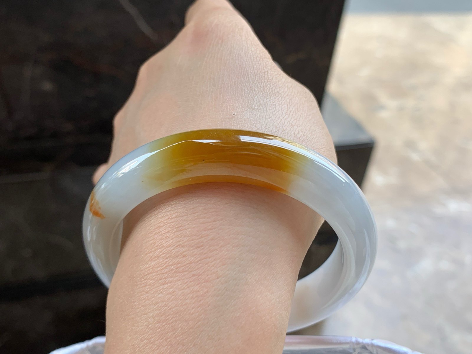 57.5-12.7-8.8

黄翡手镯^_^玉质温润