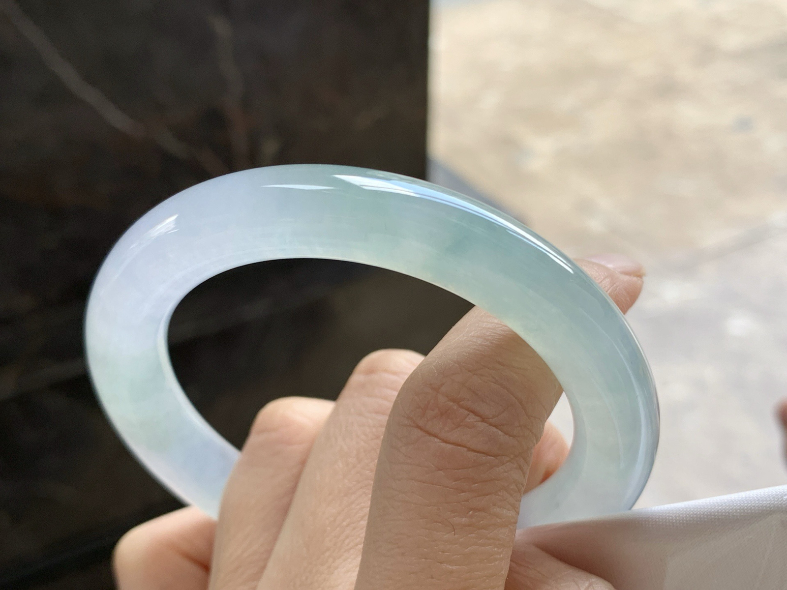 56.5-10.3

冰种圆条手镯^_^透亮