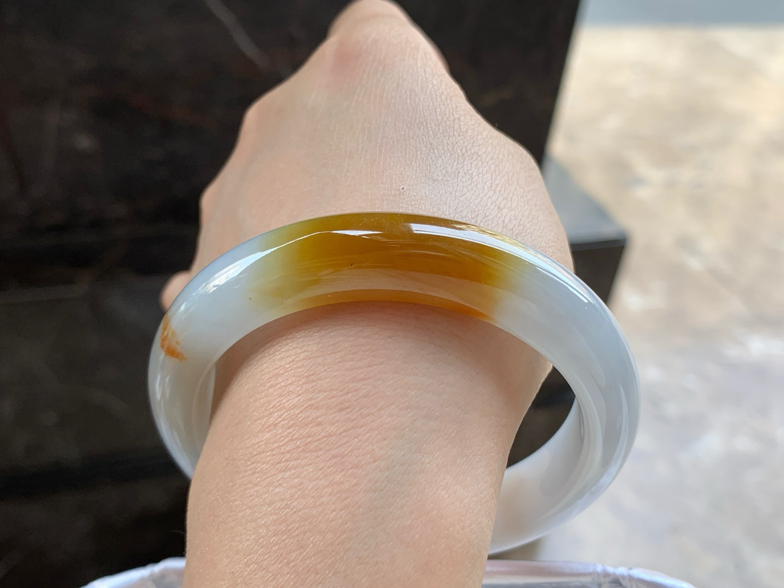 57.5-12.7-8.8

黄翡手镯^_^玉质温润