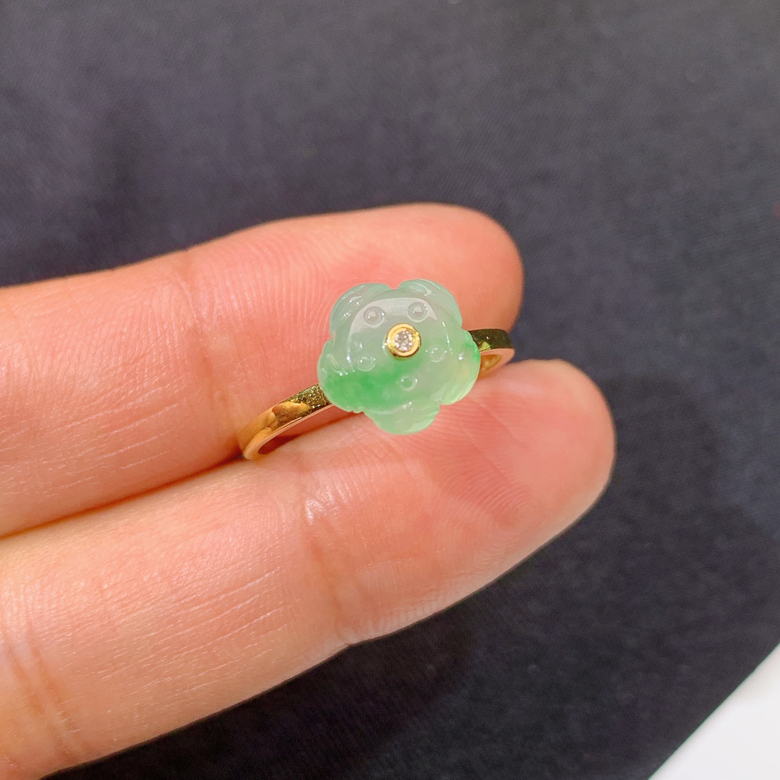 冰飘绿莲蓬戒指，18k金镶嵌，简约时尚，冰润细腻，种水足，Zhu 圈口14 尺寸8.7*4.5