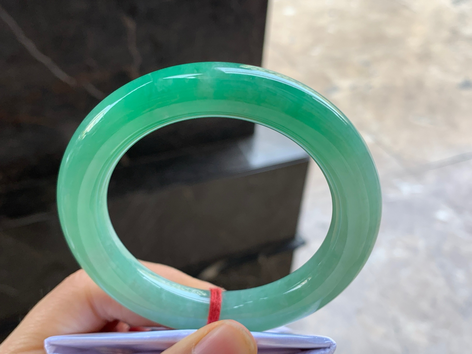 56.5-11.6

绿色圆条手镯^_^鲜艳 浓郁