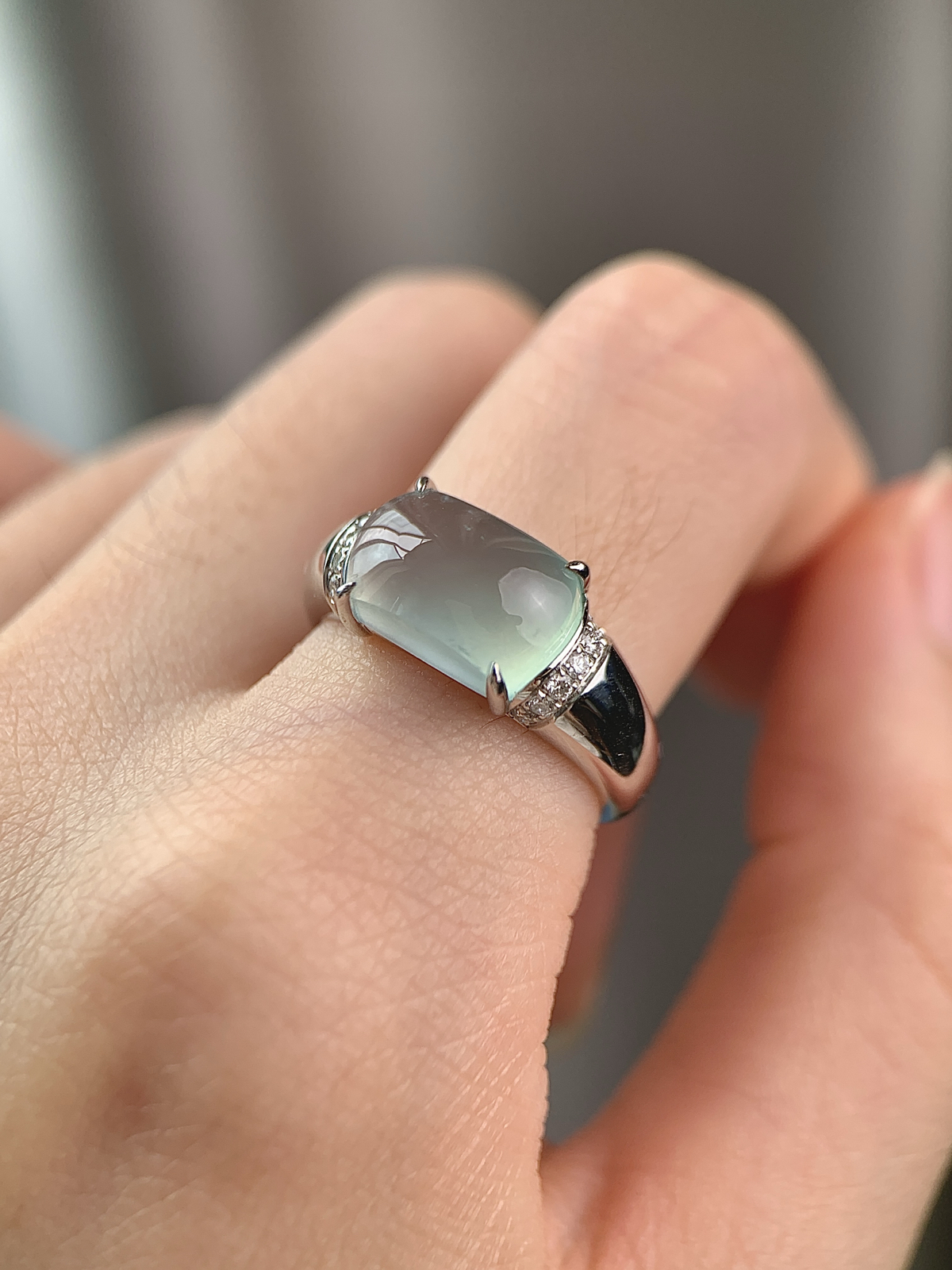 18K镶嵌冰晴底戒指
尺寸：7.5-12.1-4.4
戒圈：14号