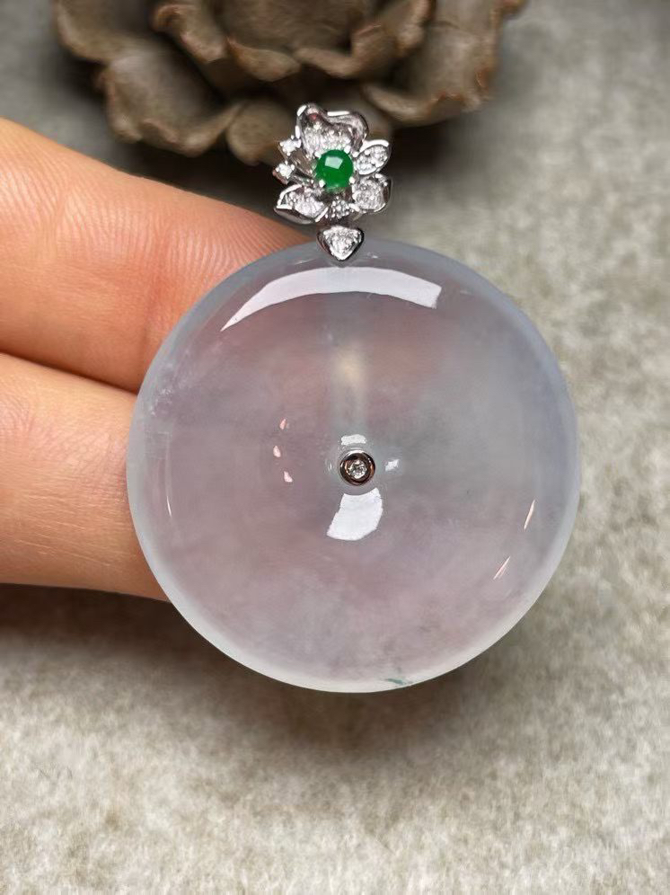 冰种飘花平安扣吊坠、真金真钻镶嵌，种水好，玉质细腻 .裸石尺寸 30.8