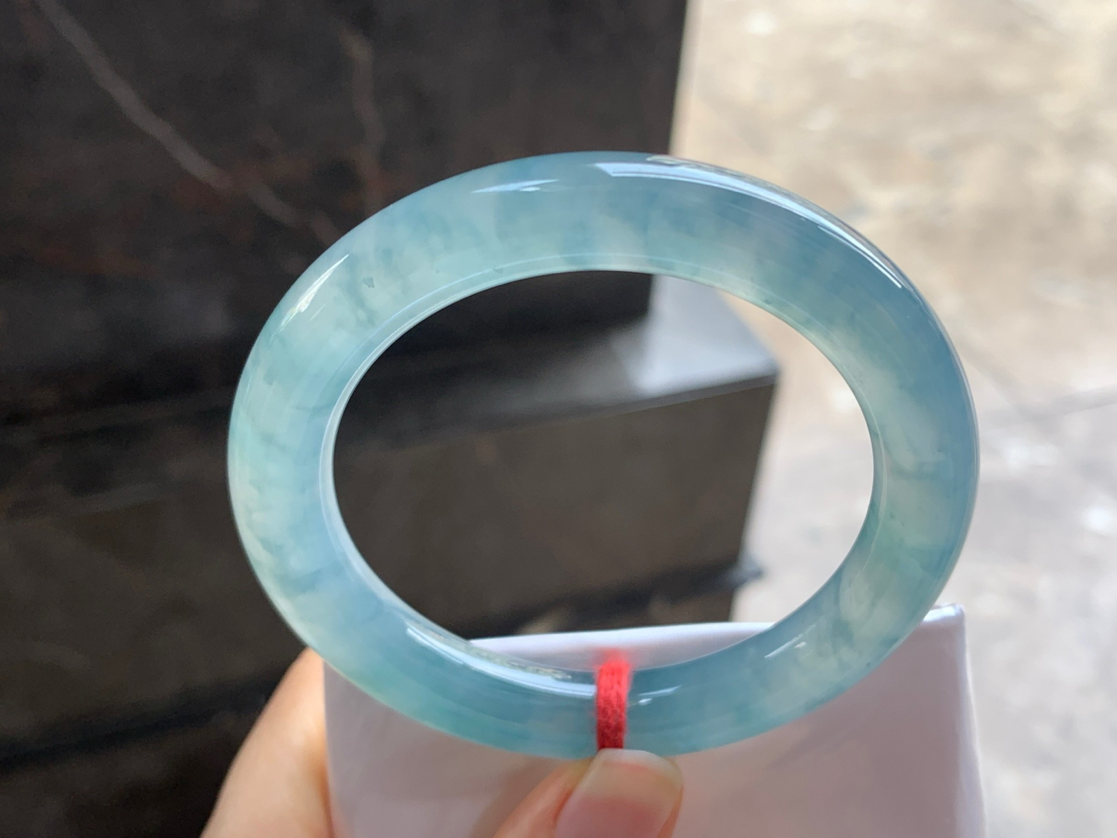 54.5-10.2

冰蓝圆条手镯^_^鲜艳