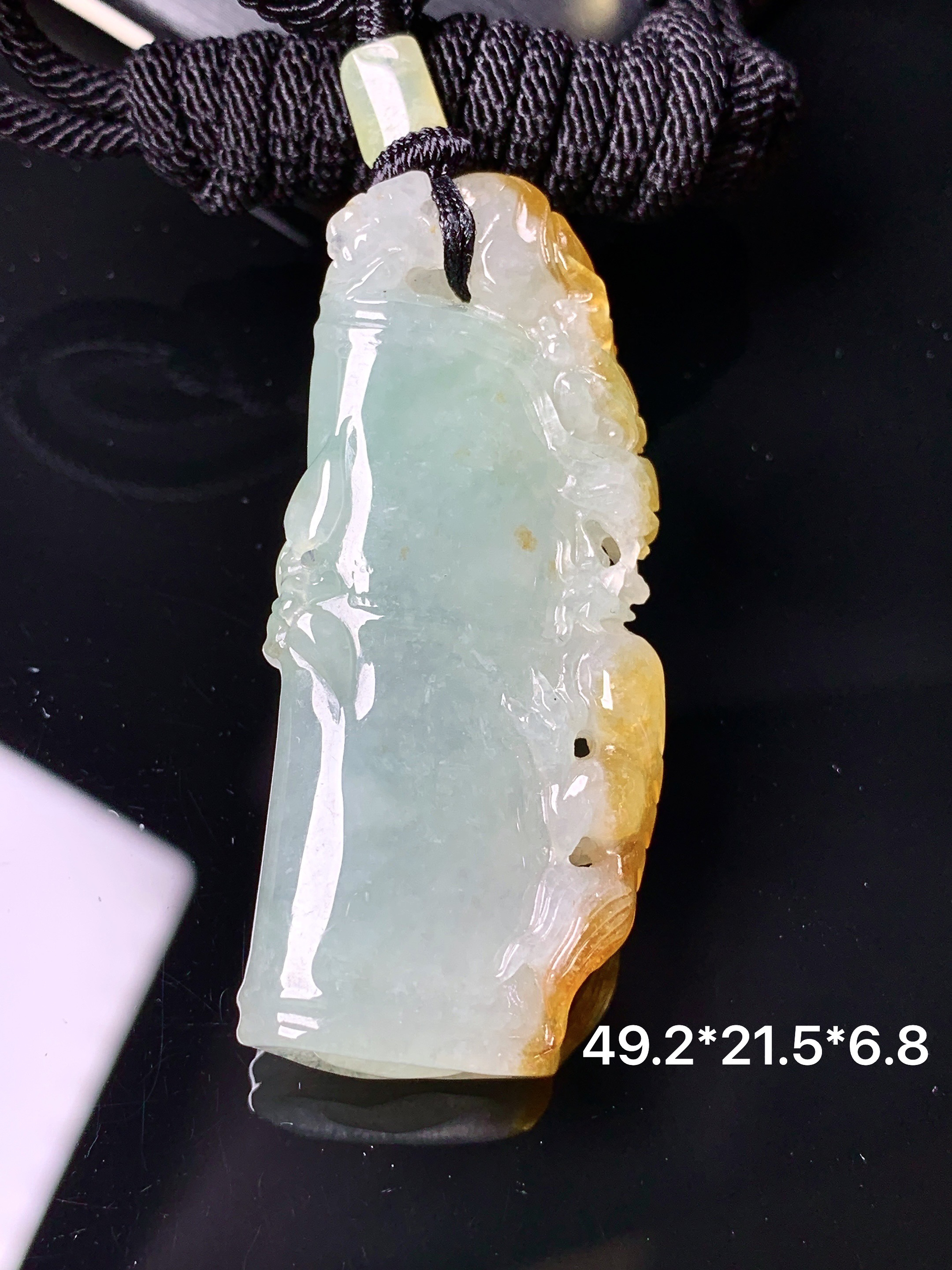 淡绿飘黄翡竹节吊坠 玉质细腻 色泽艳丽清新 水润亮眼 整体尺寸49.2*21.5*6.8L1