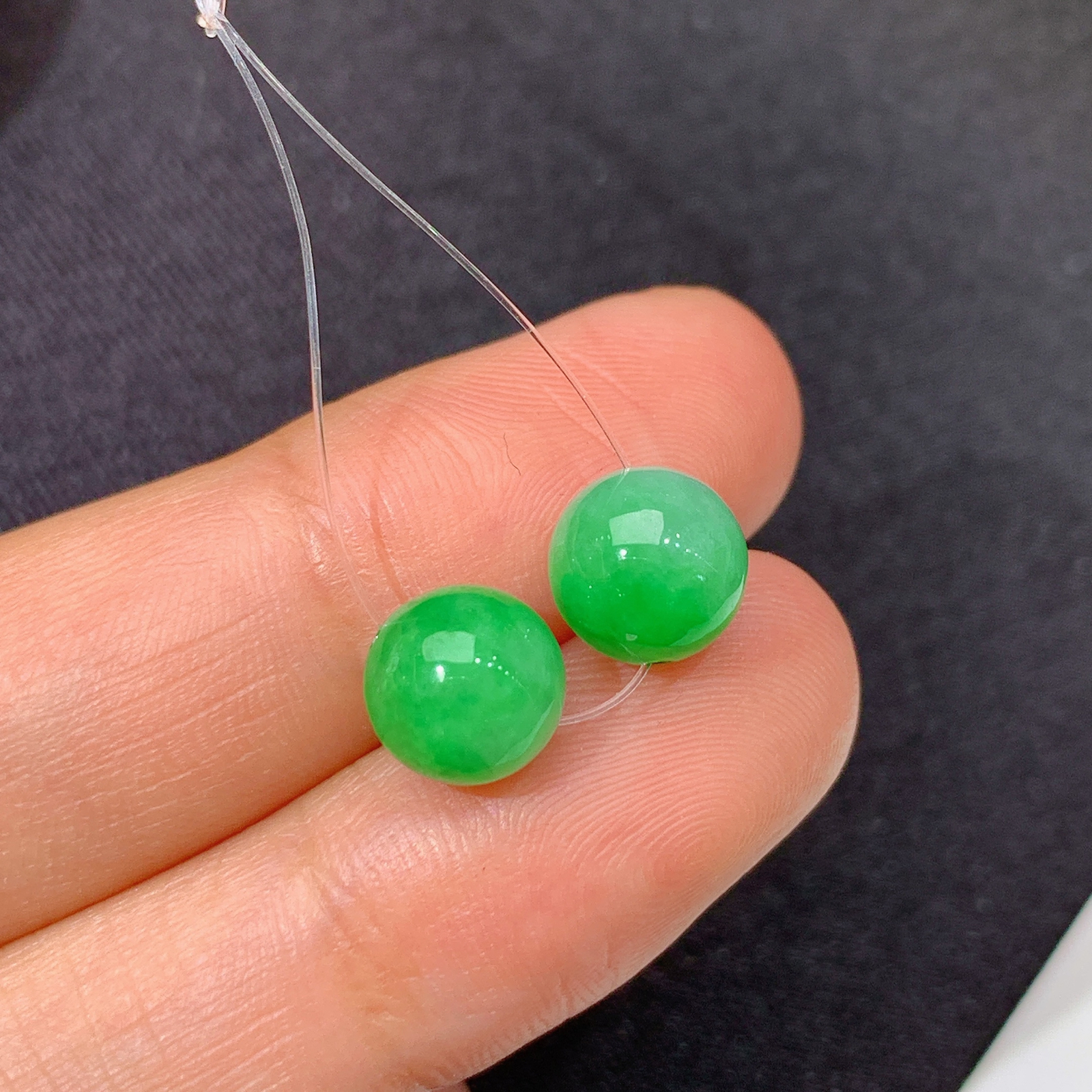 冰飘绿圆珠一对，冰润色阳，玉质细腻，种水足，Xili 尺寸7.6