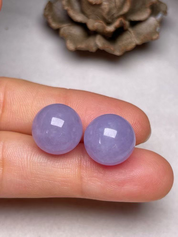 冰糯种紫罗兰【圆珠】  种水好，玉质细腻 ，卖相好‘