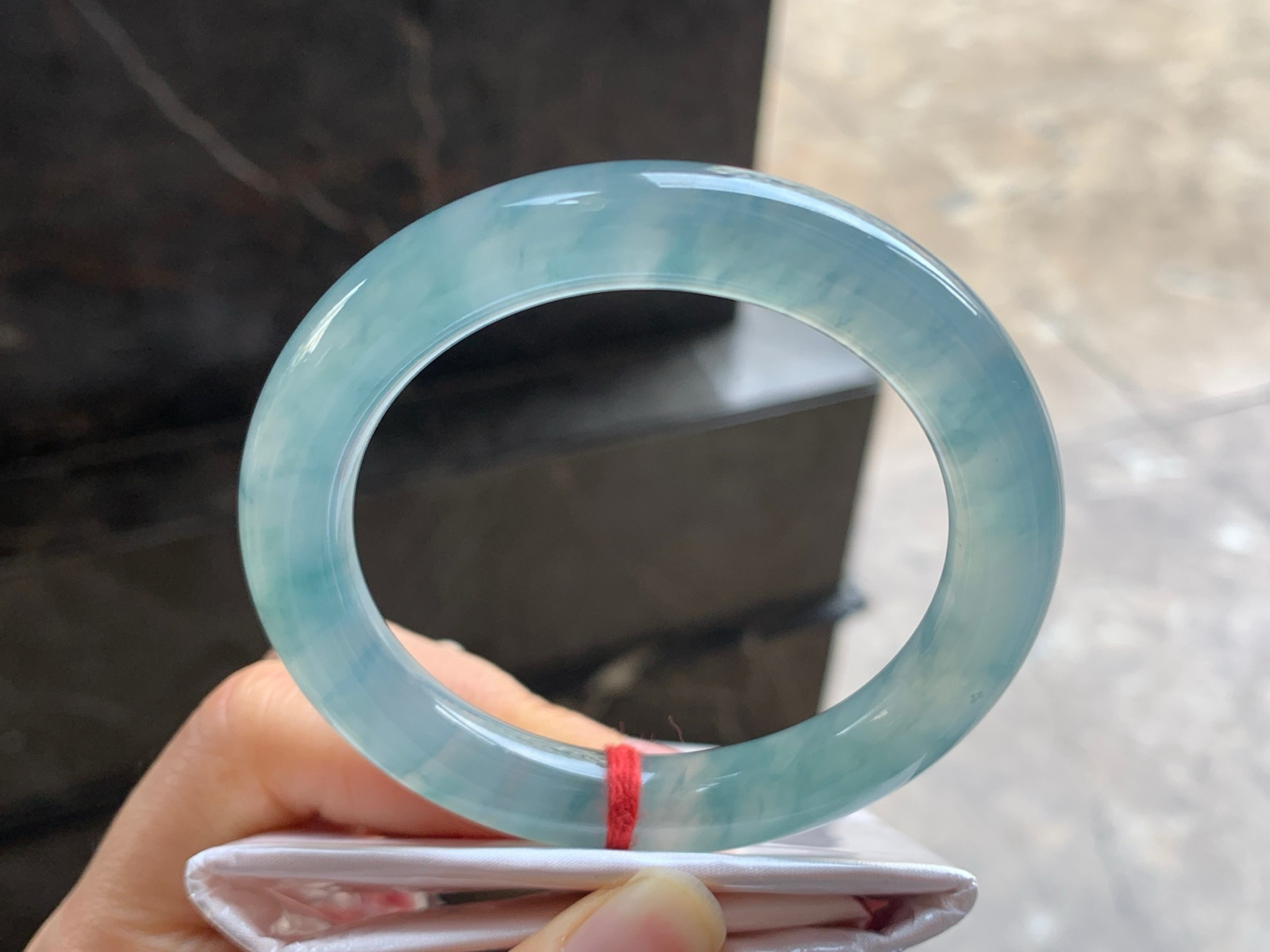 54.5-10.2

冰蓝圆条手镯^_^鲜艳