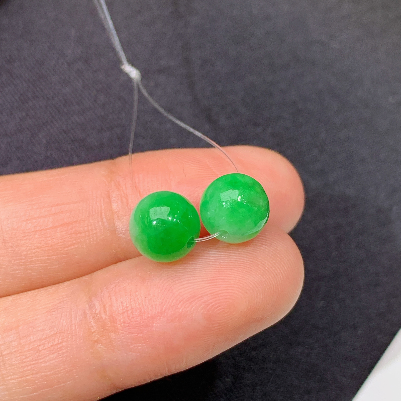 冰飘绿圆珠一对，冰润色阳，玉质细腻，种水足，Xili 尺寸7.6