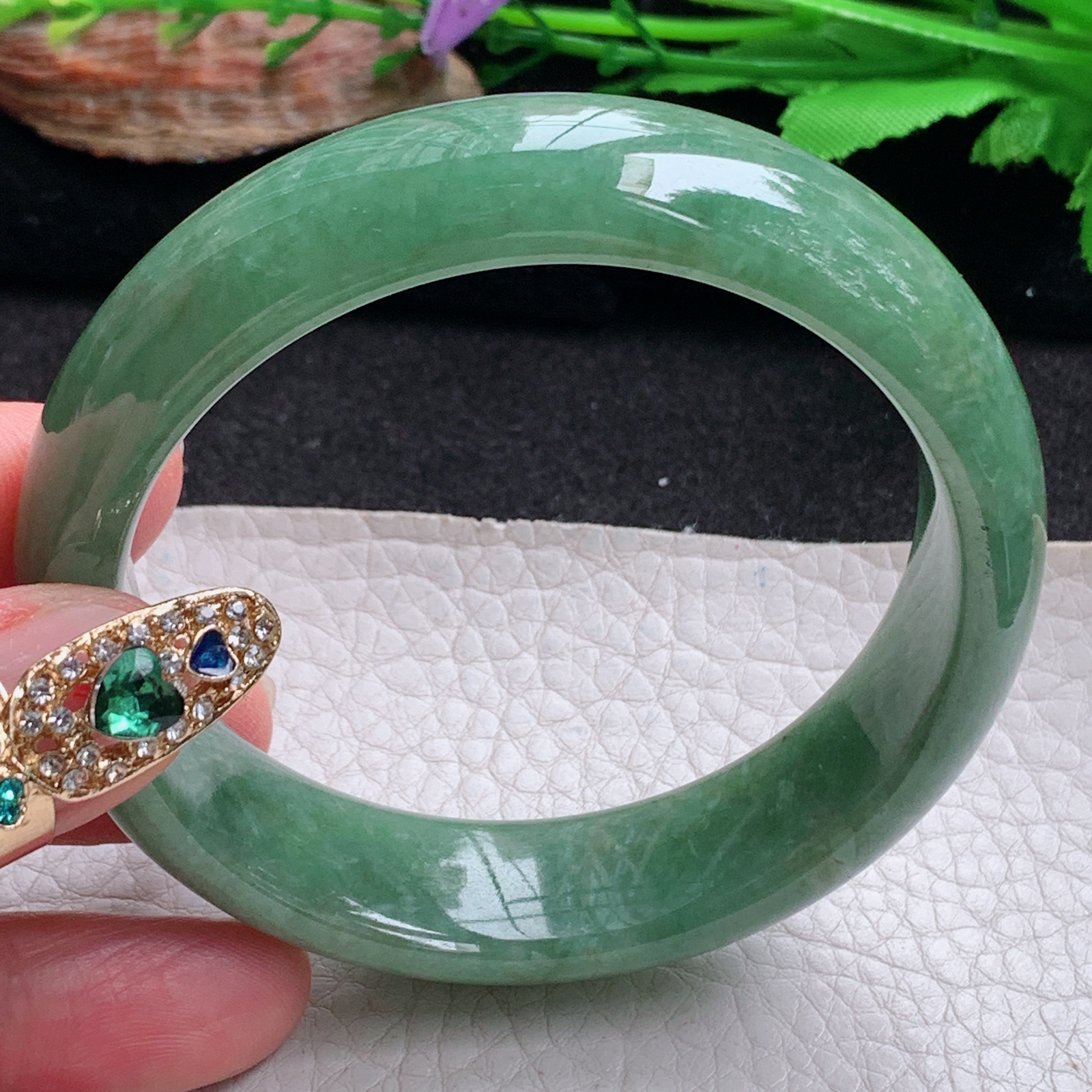 n实拍57*16*8轮胎镯 天然翡翠a货手镯水润满绿大气正圈玉镯子