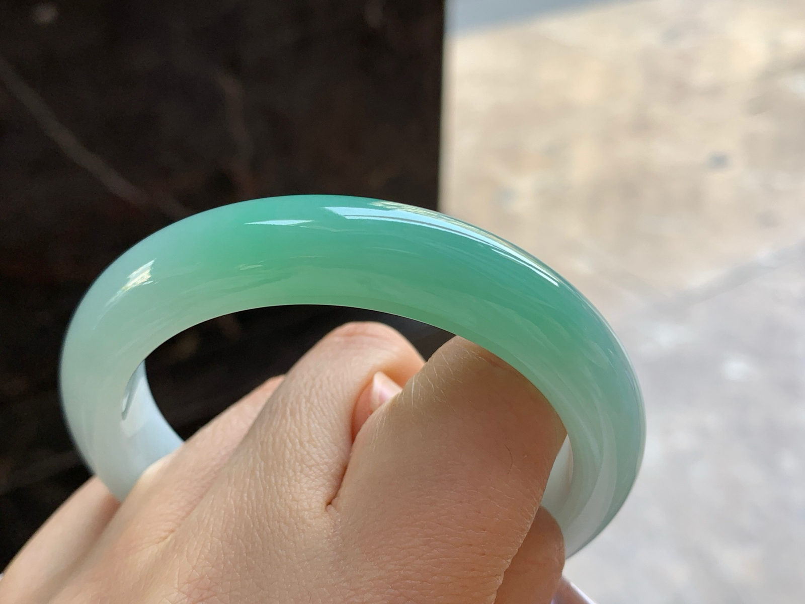 57-12.5-8.9

晴绿手镯^_^鲜艳 玉质温润