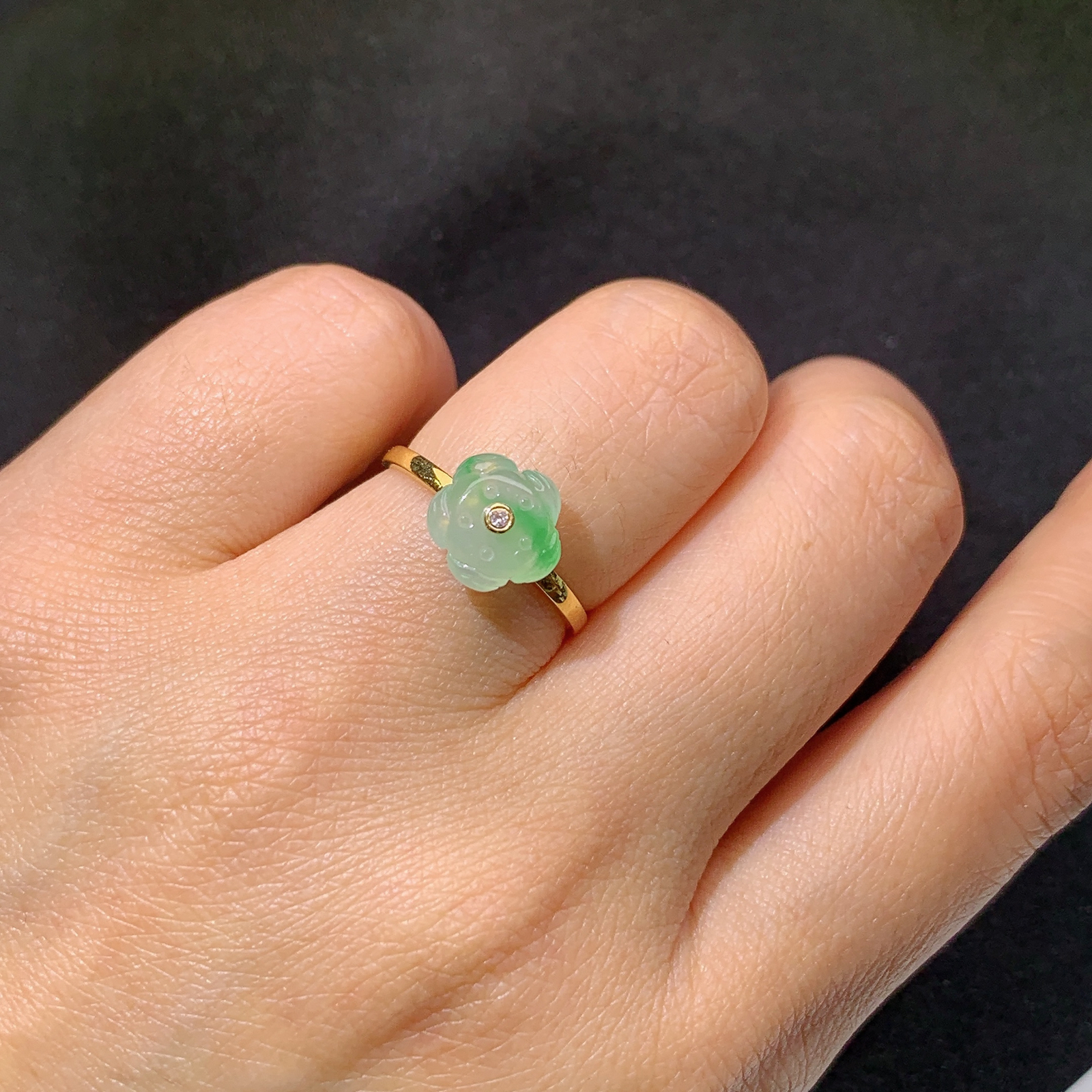 冰飘绿莲蓬戒指，18k金镶嵌，简约时尚，冰润细腻，种水足，Zhu 圈口14 尺寸8.7*4.5