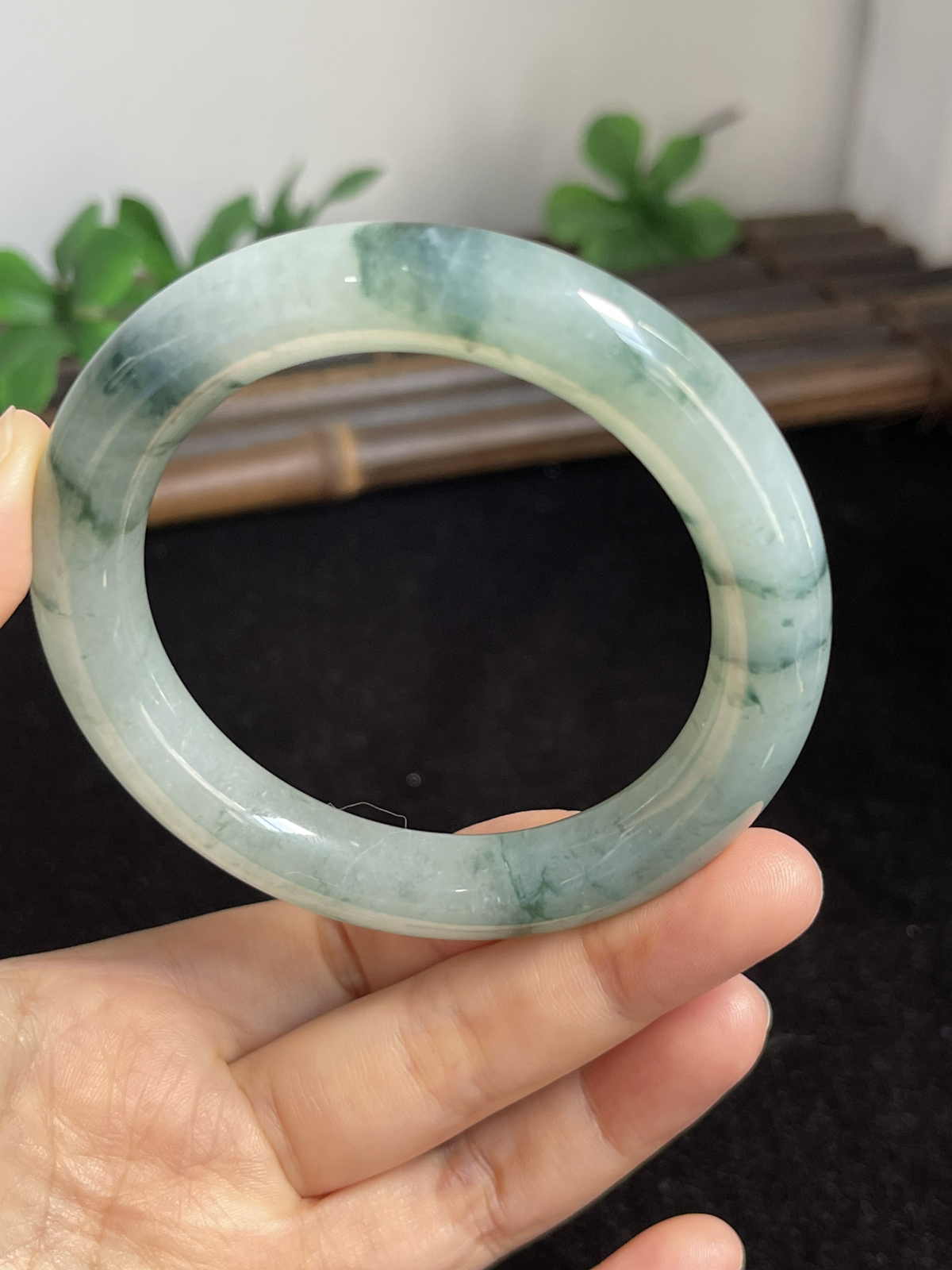 圆镯54.5圈口，翡翠手镯