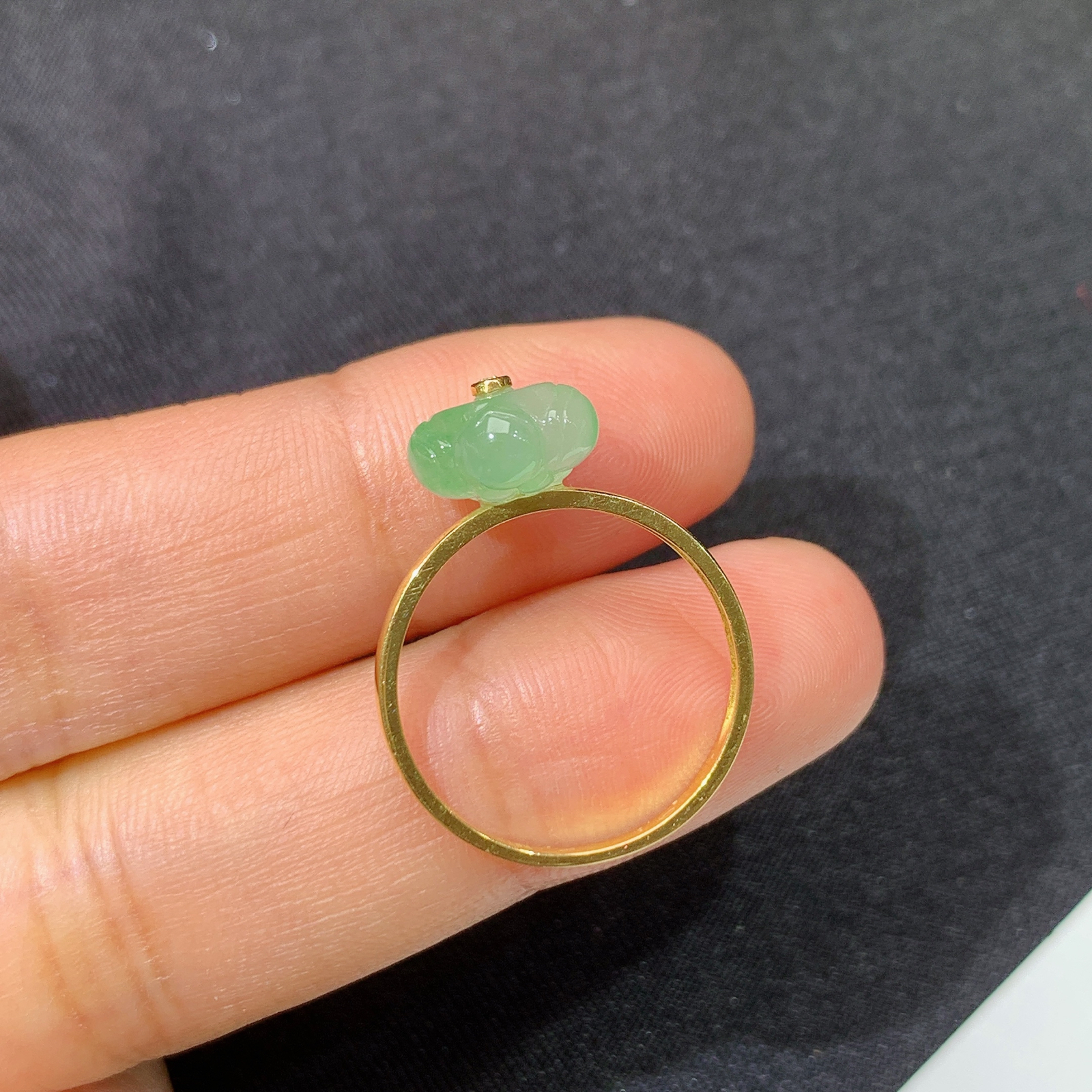 冰飘绿莲蓬戒指，18k金镶嵌，简约时尚，冰润细腻，种水足，Zhu 圈口14 尺寸8.7*4.5