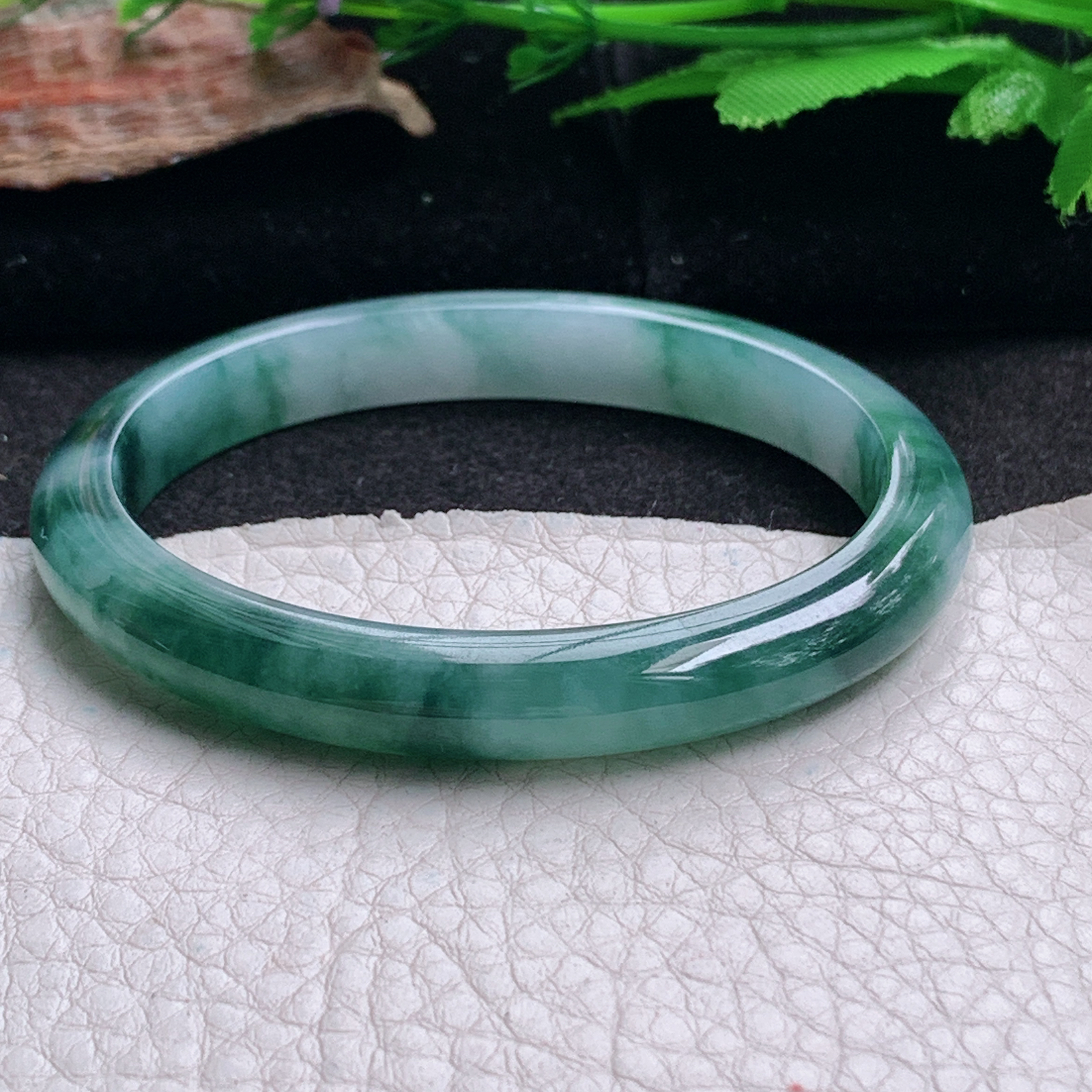 js小圈口53*46.3*8*6.4贵妃镯 天然翡翠a货手镯冰飘花秀气蛋形玉镯子