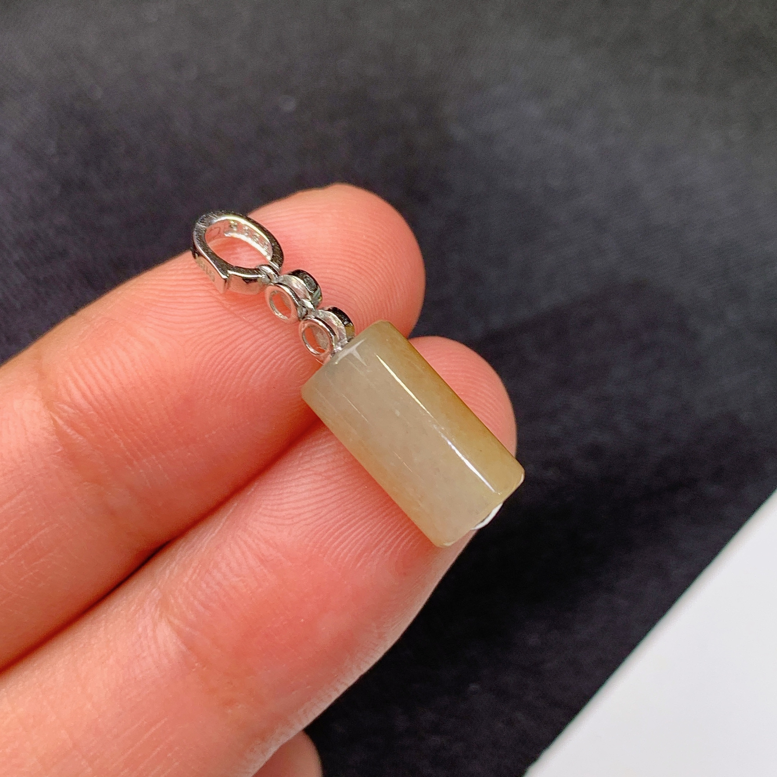 冰黄翡路路通吊坠，18k金镶嵌，冰润鲜艳，种水足，Zha 尺寸11.6*6.3