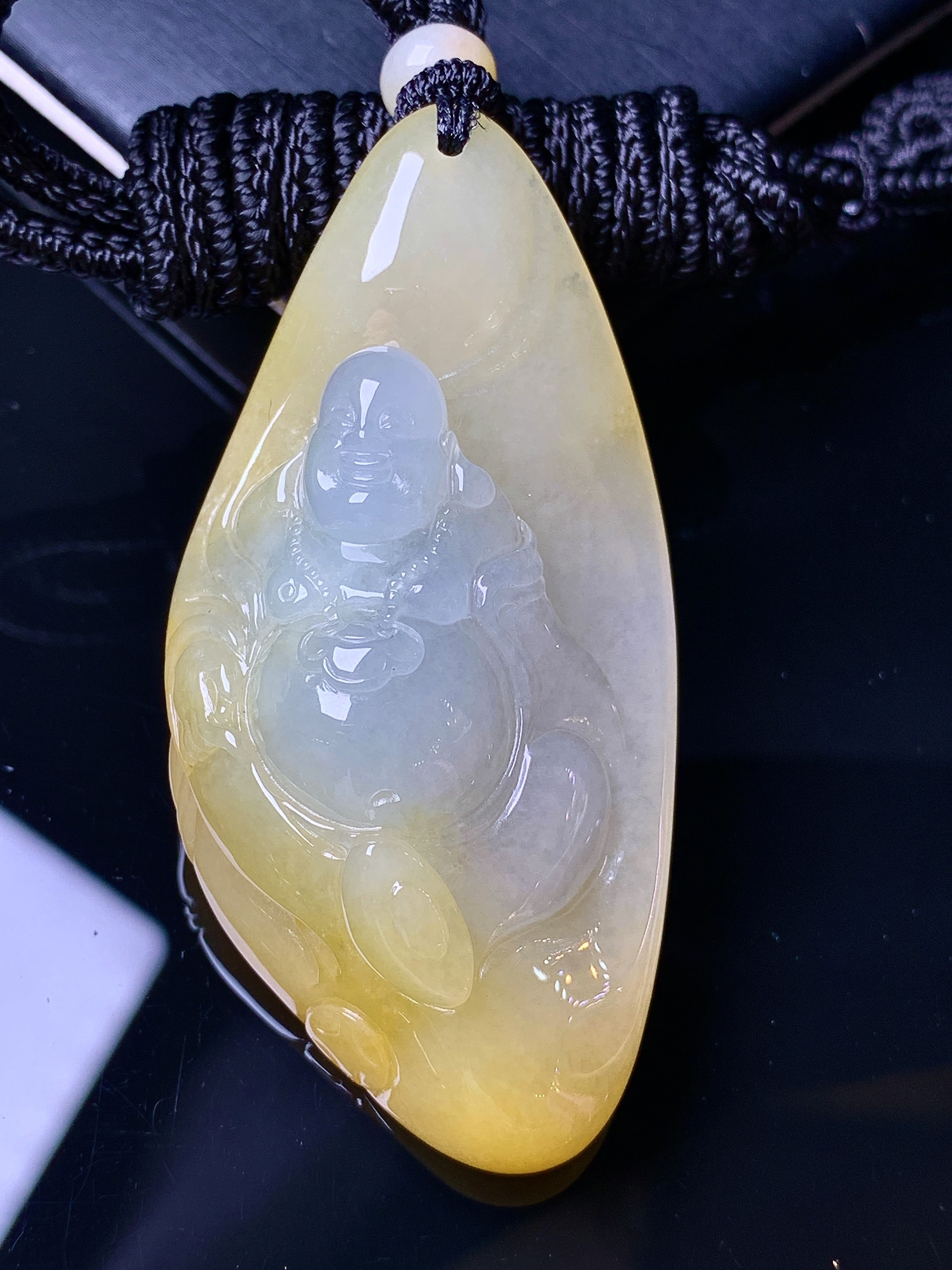 黄翡逍遥佛公吊坠 玉质细腻 色泽艳丽清新 水润亮眼 整体尺寸57.8*29.2*16.3L1