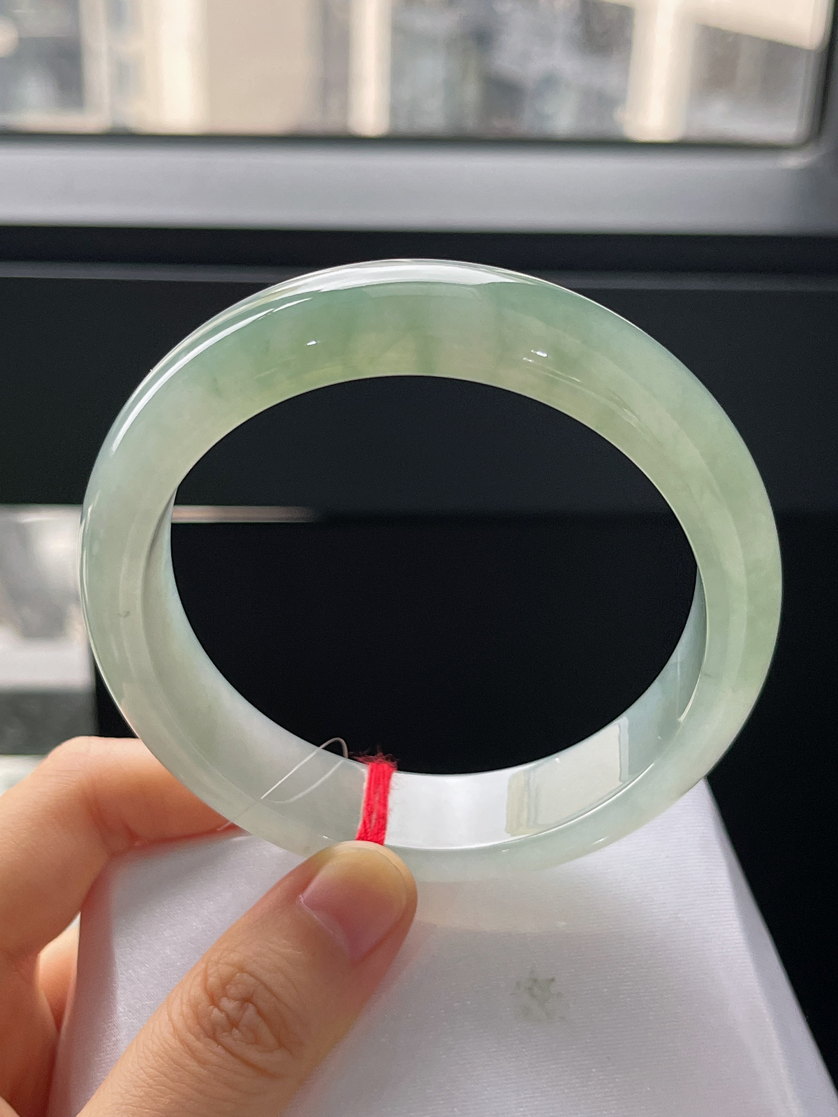 正圈60.8圈口，翡翠冰糯种淡绿色手镯