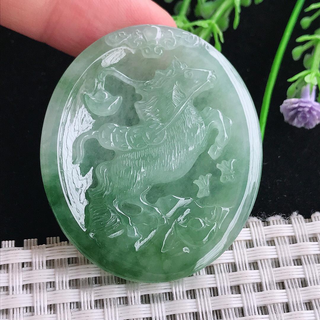 实拍A货翡翠47.3/40.6/5.7老坑冰胶水灵冰晴绿生肖马吊坠翡翠玉挂件马上有钱