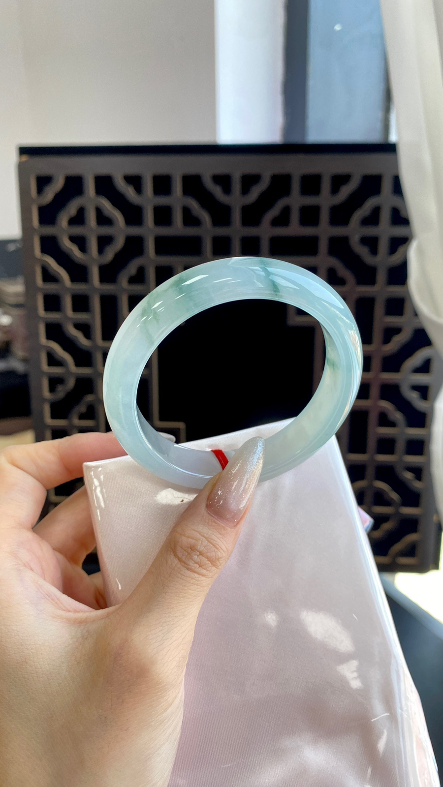 【飘蓝花正圈手镯】
尺寸：54.7-12.8-8.1
自然光无滤镜，原图直出