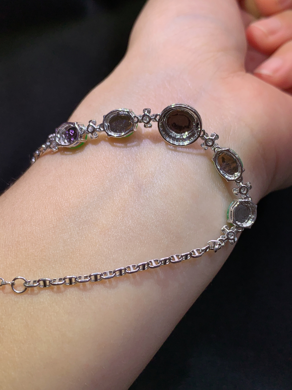 冰阳绿蛋面手链，18k金镶嵌，款式新颖，冰润色阳，种水足，Lp 尺寸7.3*6.7*2.2