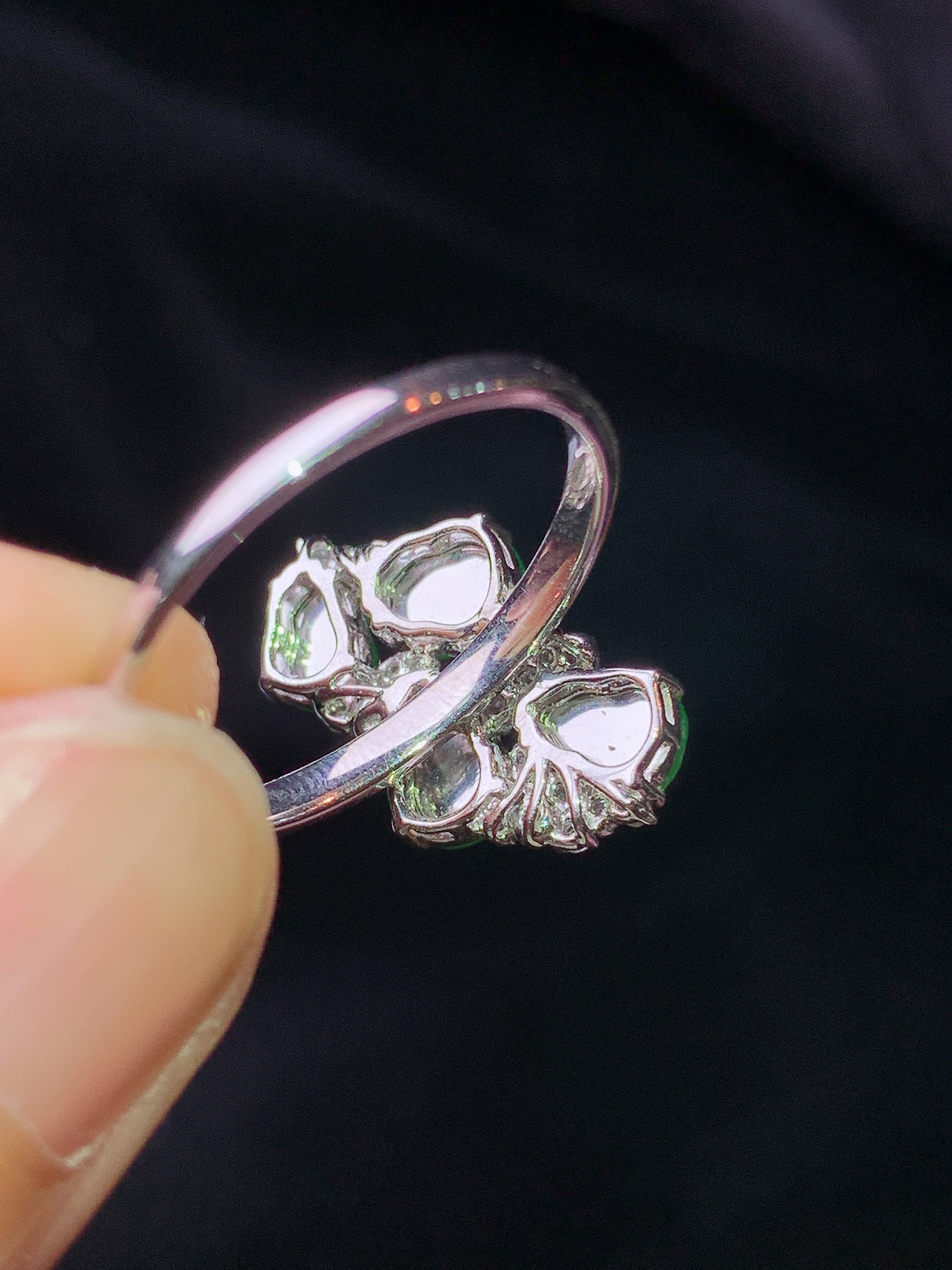 18k金钻镶嵌翠绿葫芦戒指 玉质细腻 色泽艳丽清新 水润亮眼 圈口14 整体尺寸17*10.3*4.5t1