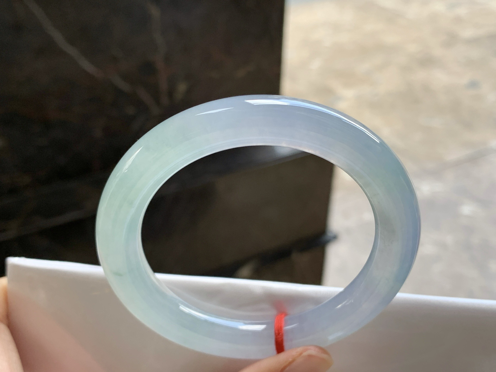 56.5-10.3

冰种圆条手镯^_^透亮