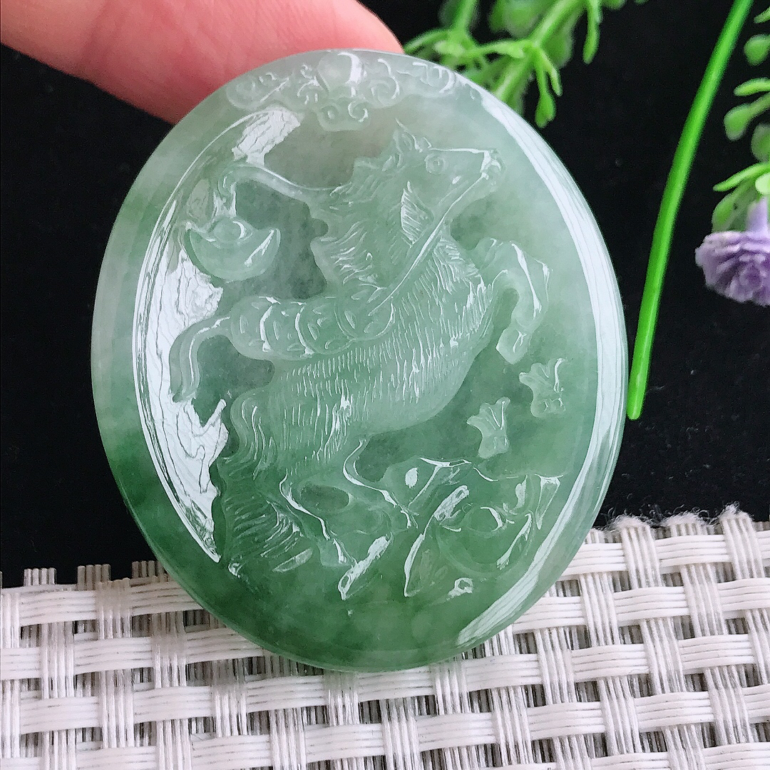 实拍A货翡翠47.3/40.6/5.7老坑冰胶水灵冰晴绿生肖马吊坠翡翠玉挂件马上有钱