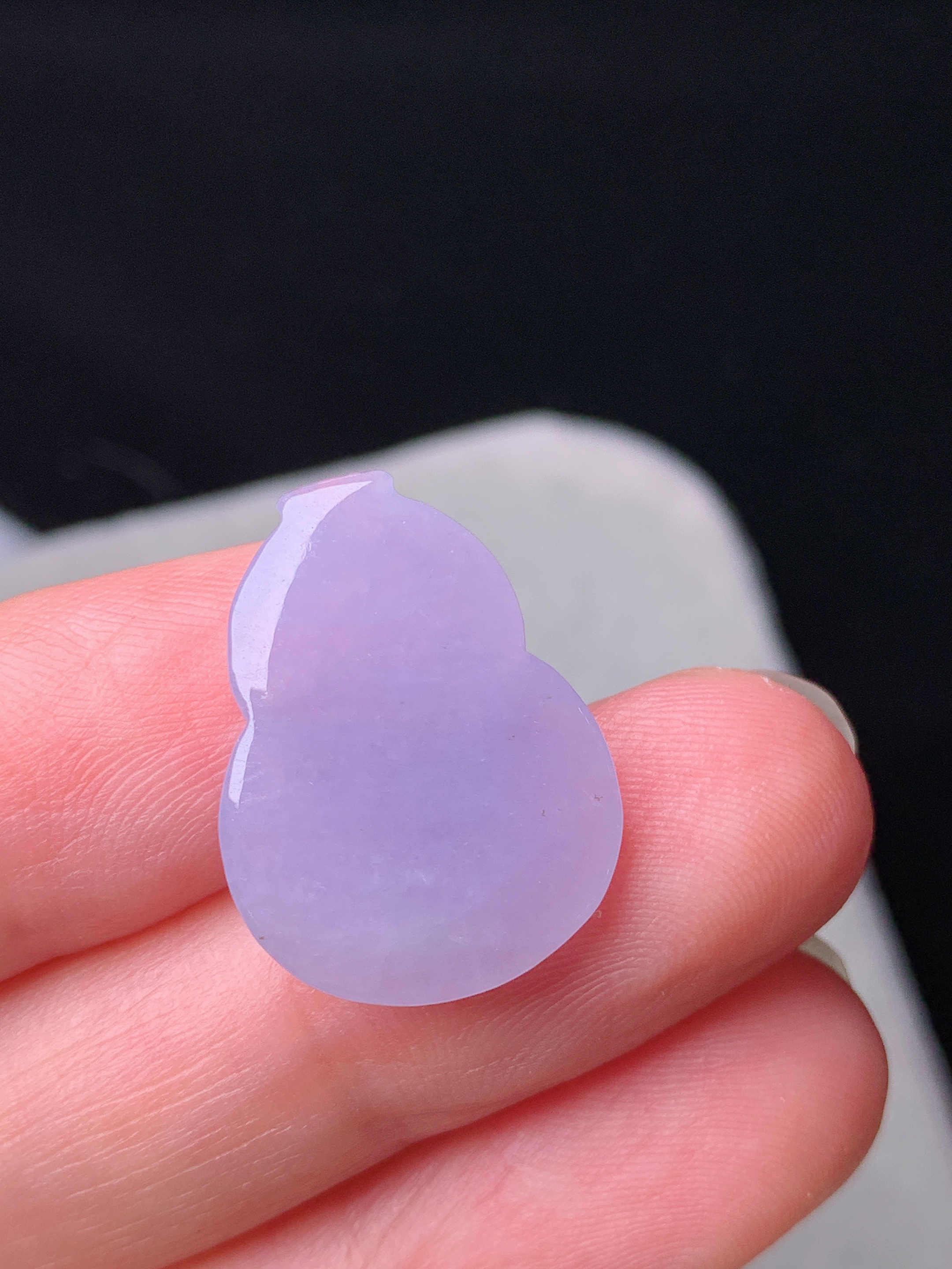 镶嵌款 紫罗兰葫芦吊坠 玉质细腻 色泽艳丽清新 水润亮眼 整体尺寸20.6*15.5*5.2t5