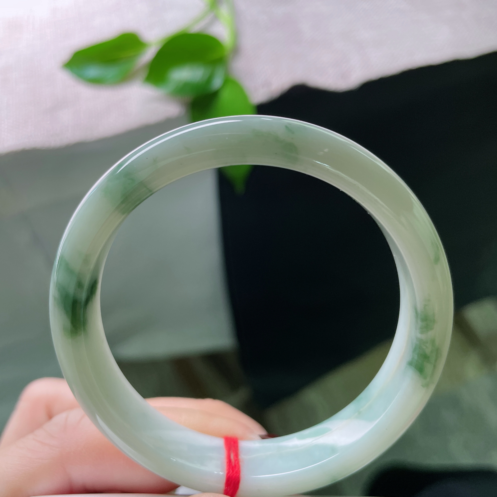 54/12.1/7，飘花正圈，水润细腻，花影摇曳生姿，佩戴经典，竖纹，