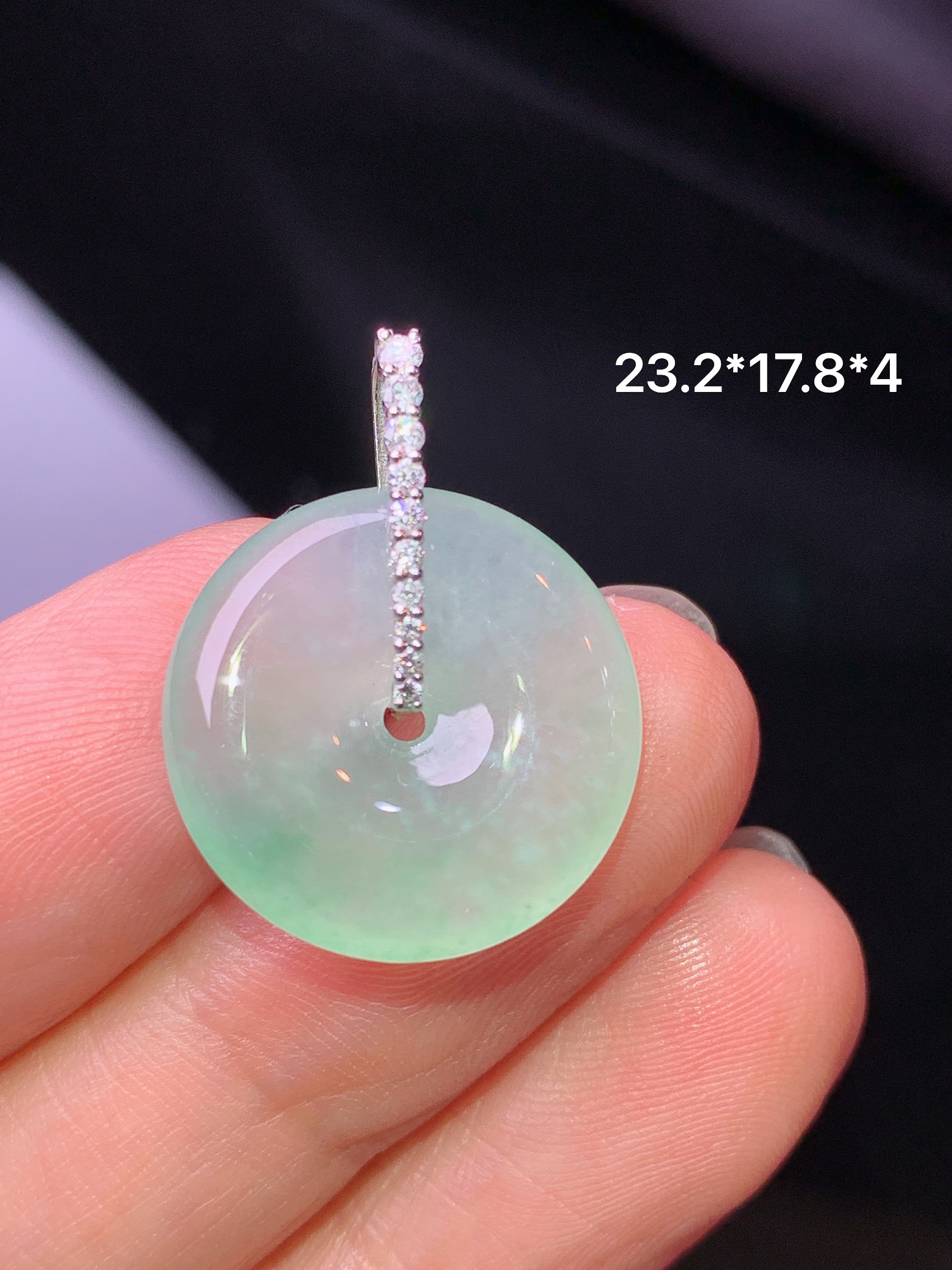 18k金钻镶嵌冰种平安扣吊坠 玉质细腻 色泽艳丽清新 水润亮眼 整体尺寸23.2*17.8*4b1