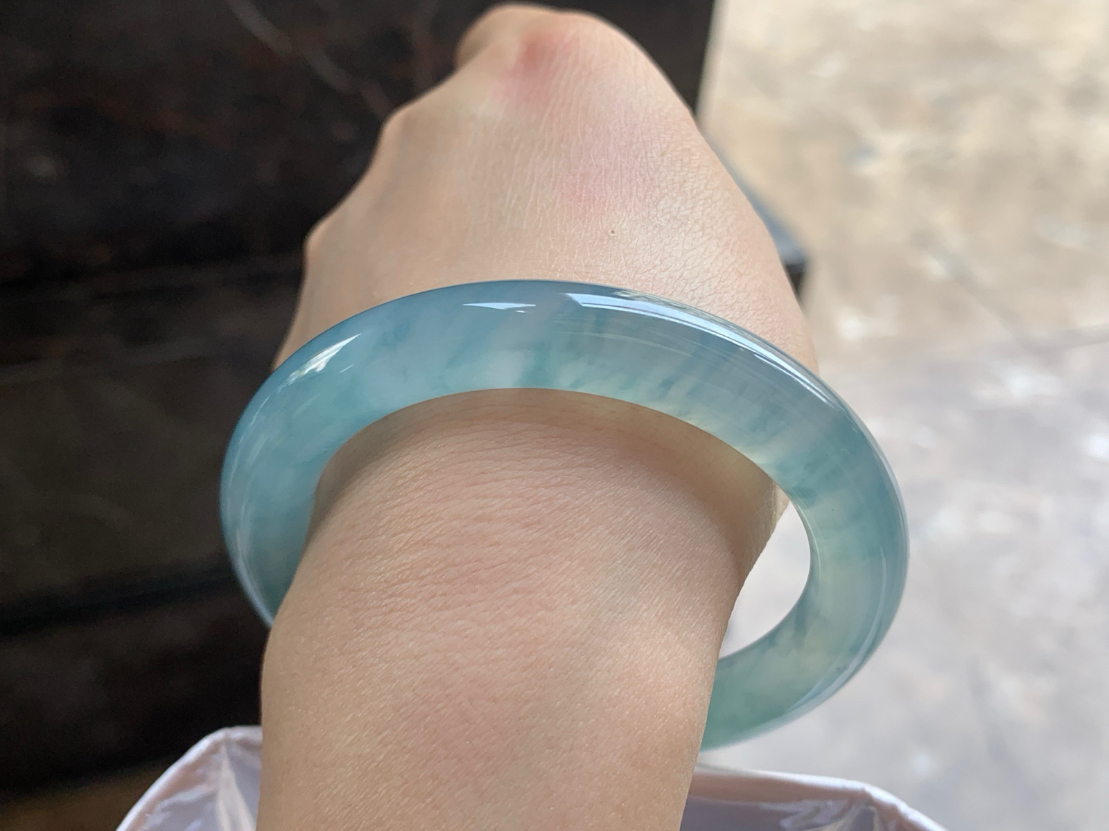 54.5-10.2

冰蓝圆条手镯^_^鲜艳