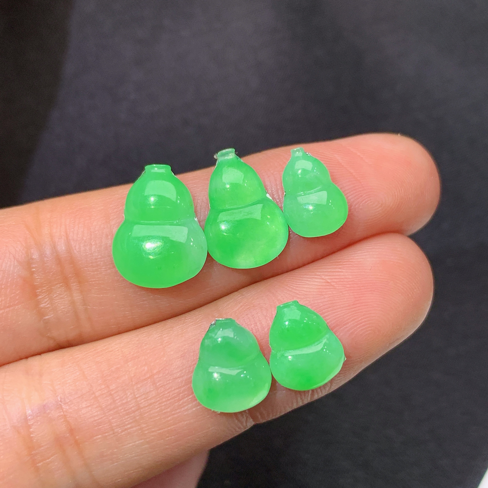 冰翠绿葫芦一手，镶嵌佳品，冰润细腻，种水足，Ht 尺寸12.2*9.2*2.2