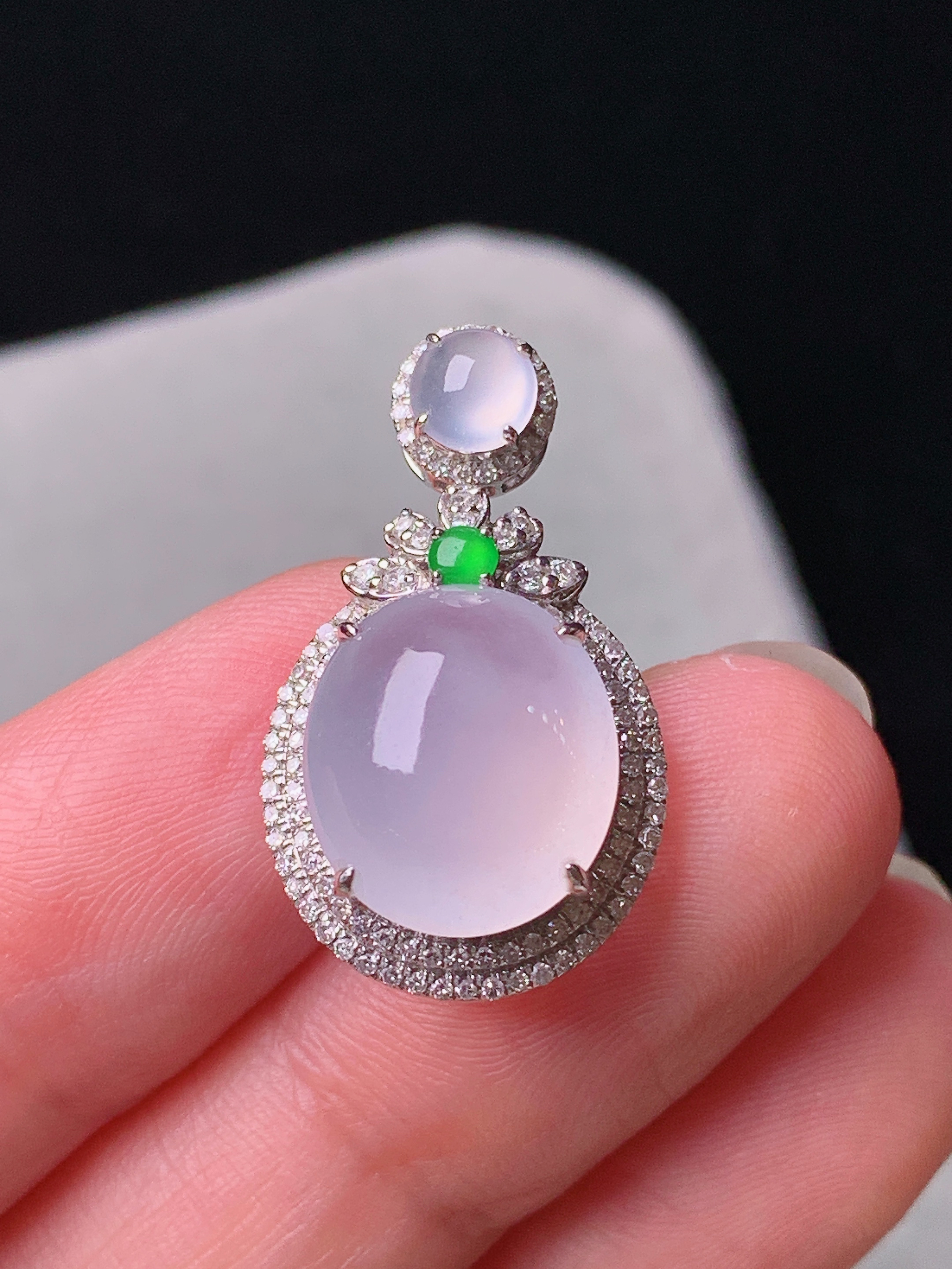 18k金钻镶嵌冰种蛋面吊坠 玉质细腻 色泽艳丽清新 水润亮眼 整体尺寸25*14.5*10t5