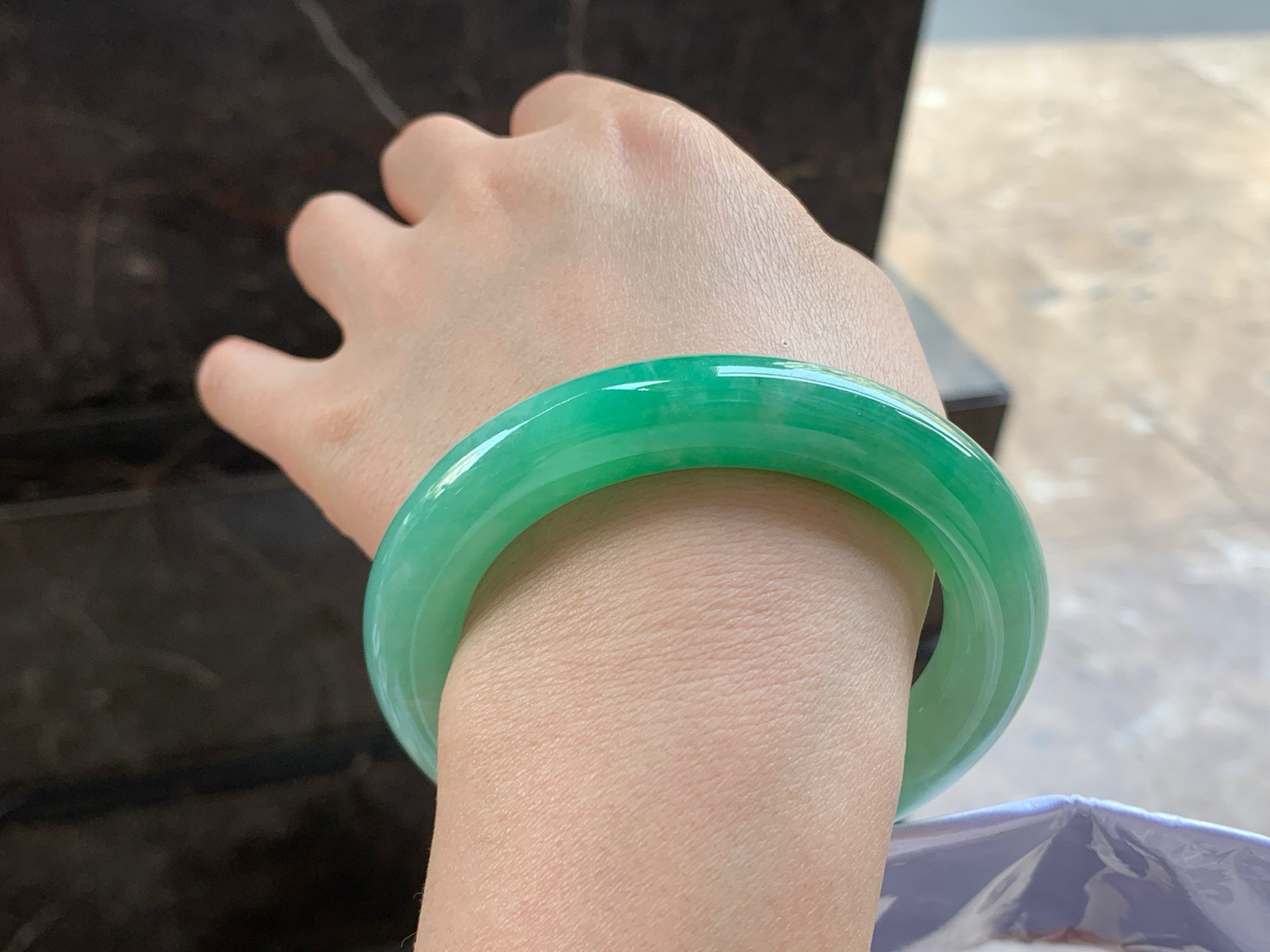 56.5-11.6

绿色圆条手镯^_^鲜艳 浓郁