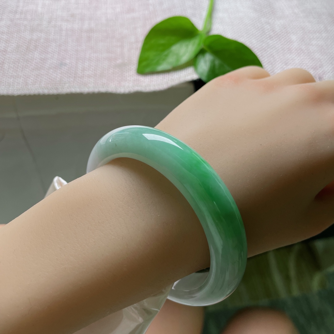 56.7/12.8/9.5绿底正圈，水润细腻，青山绿水，意境感，婉间风华，贵气，ss48799a