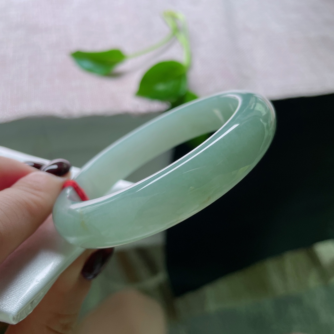 57.9/12.8/7.9，绿底正圈，色泽沉稳，上手内敛，洒金，一点棉线不影响，ss47595a